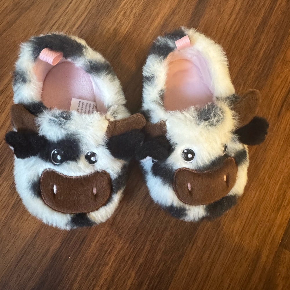 Wonder Nation Black and White Cow Kids Slippers